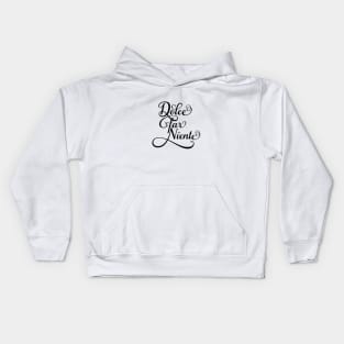 Dolce far niente, "sweet idleness" Kids Hoodie